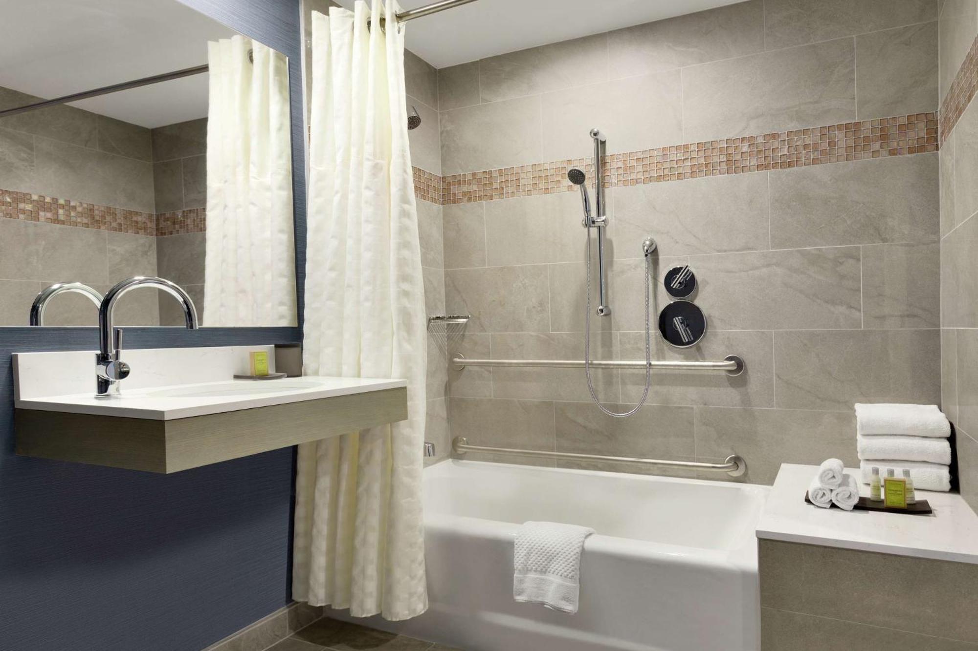 Doubletree Suites By Hilton Hotel Boston - Cambridge Exterior photo